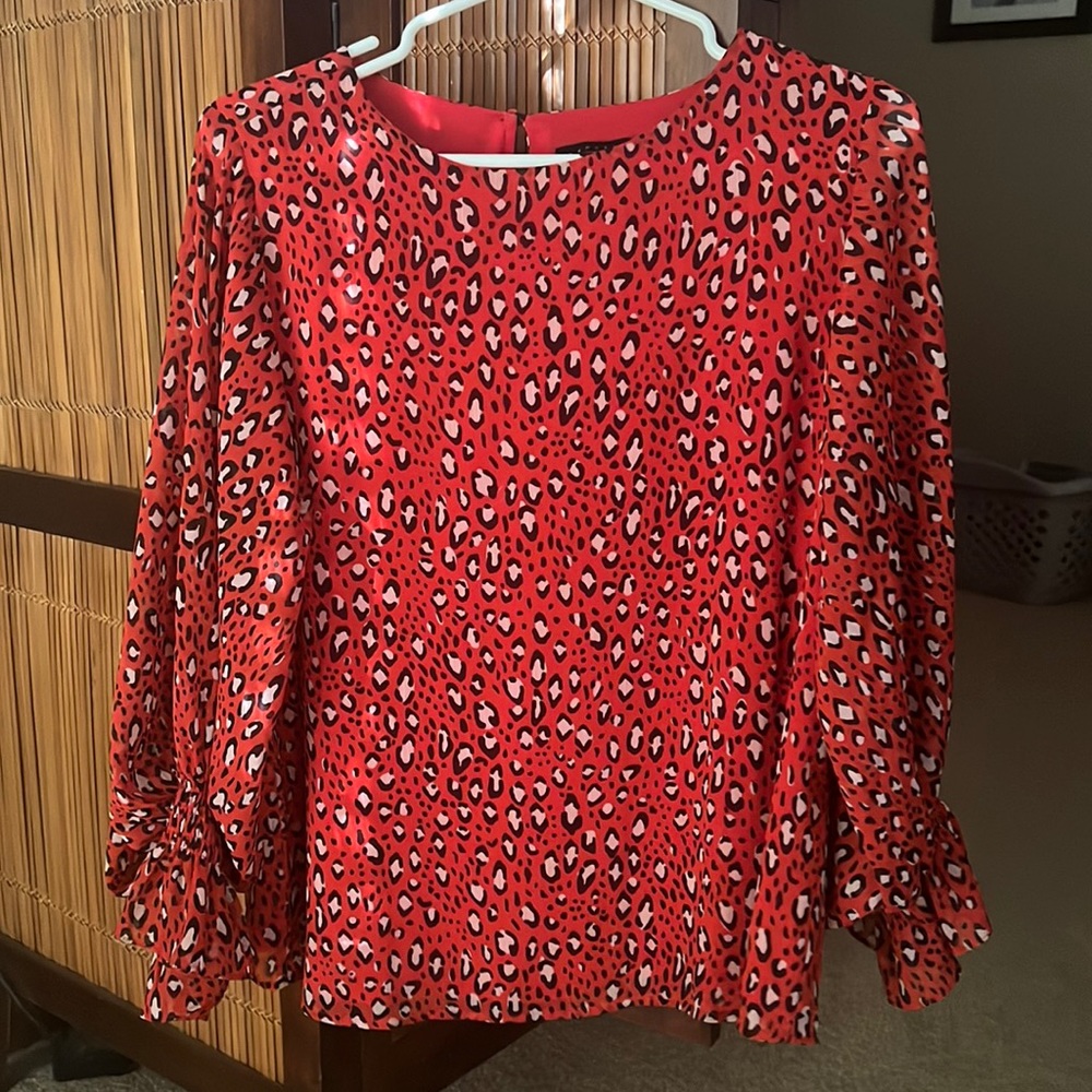 Sanctuary..Small red, Black and Tan printed blouse….
